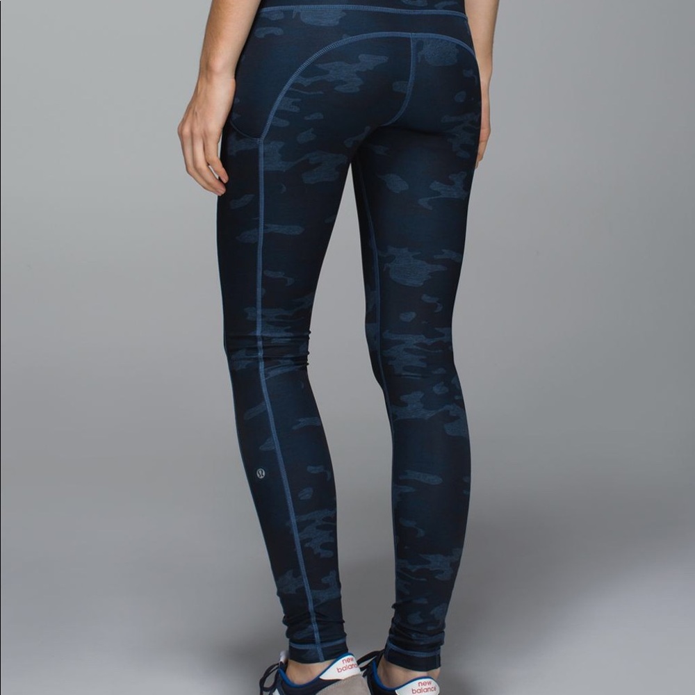 Lululemon navy camo speed tight size 6